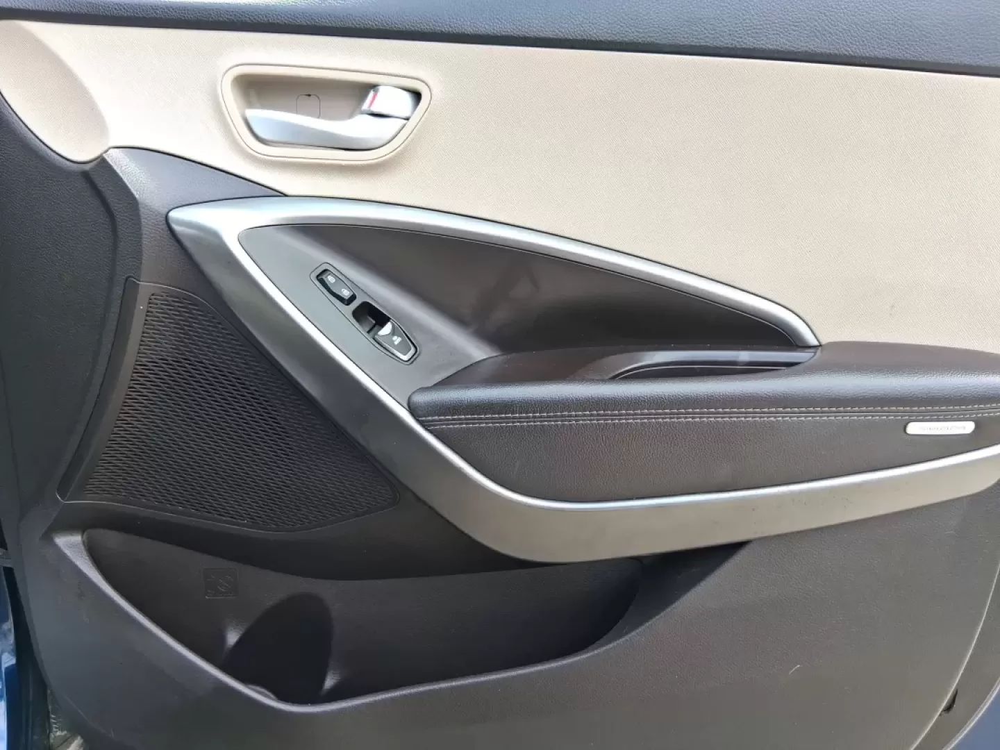 2017 Hyundai Santa Fe 2.4L (5XYZUDLB0HG) with an Theta II 2.4L I-4 gasoline direct injection engine, located at 1230 East Main St, Xenia, OH, 45385, (937) 908-9800, 39.688026, -83.910172 - **Embrace Adventure with the 2017 Hyundai Santa Fe at Advantage Car and Credit - Moraine!**<br /> <br /> Are you ready to elevate your lifestyle with a versatile vehicle that can keep up with your busy schedule? Look no further than the 2017 Hyundai Santa Fe, an SUV designed for those who love famil - Photo#19
