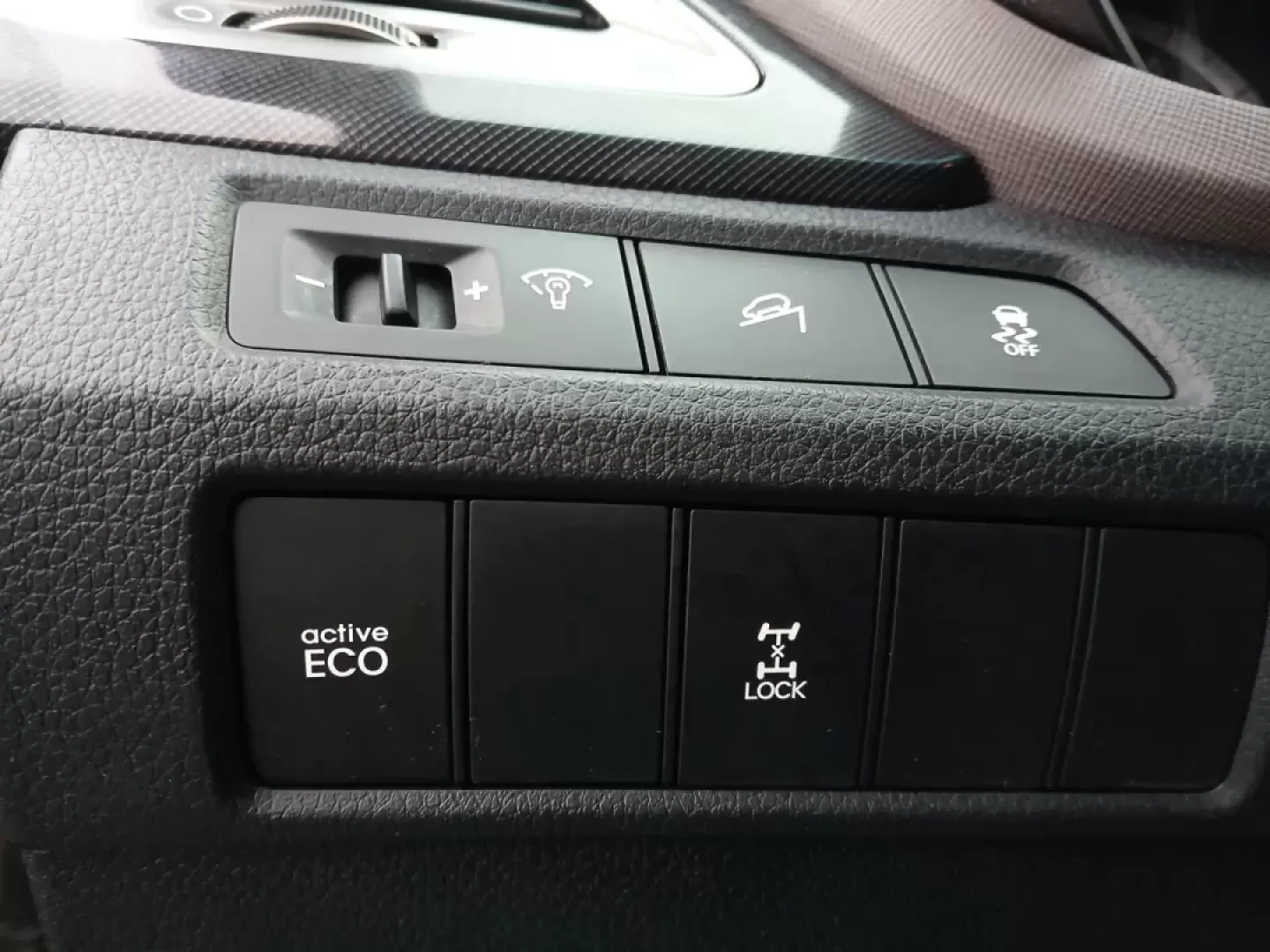 2016 Hyundai Santa Fe Sport 2.4 AWD (5XYZUDLB9GG) with an 2.4L L4 DOHC 16V engine, 6-Speed Automatic transmission, located at 1951 S Dayton Lakeview Rd., New Carlisle, OH, 45344, (937) 908-9800, 39.890999, -84.050255 - **Discover Your Next Adventure with the 2016 Hyundai Santa Fe Sport 2.4 AWD at Advantage Car and Credit!**<br /> <br /> Are you ready to elevate your family outings or weekend getaways? The 2016 Hyundai Santa Fe Sport 2.4 AWD is the perfect companion for anyone seeking comfort, safety, and versatili - Photo#17