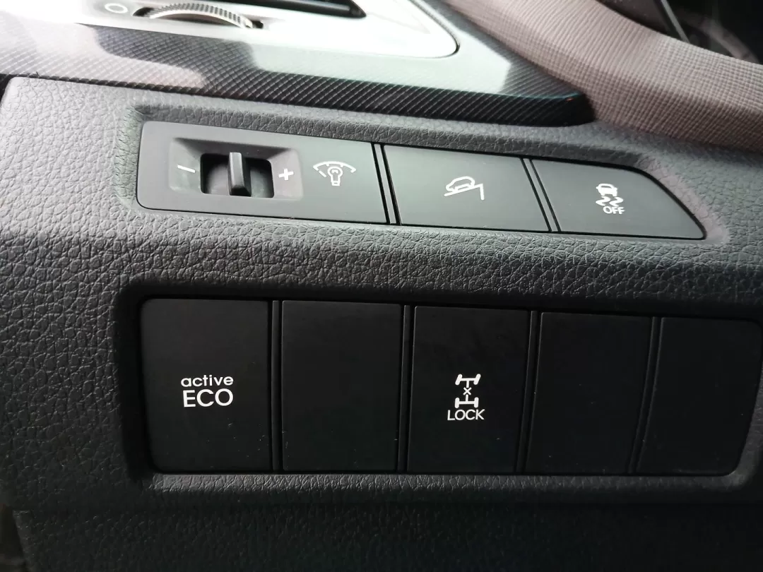 2016 Hyundai Santa Fe Sport 2.4 AWD (5XYZUDLB9GG) with an 2.4L L4 DOHC 16V engine, 6-Speed Automatic transmission, located at 1951 S Dayton Lakeview Rd., New Carlisle, OH, 45344, (937) 908-9800, 39.890999, -84.050255 - Photo#17