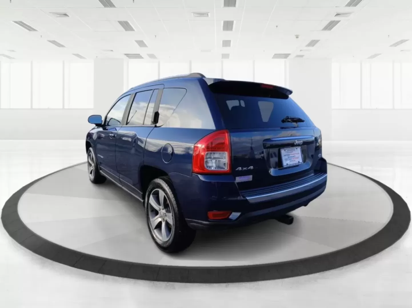 2016 Jeep Compass Latitude 4WD (1C4NJDEB7GD) with an 2.4L L4 DOHC 16V engine, 6-Speed Automatic transmission, located at 1184 Kauffman Ave, Fairborn, OH, 45324, (937) 908-9800, 39.807072, -84.030914 - **Discover Adventure with the 2016 Jeep Compass Latitude 4WD at Advantage Car and Credit!**<br /> <br /> Are you ready to embrace your next adventure? Whether you're planning a weekend getaway, commuting to work, or navigating your family through busy city streets, the 2016 Jeep Compass Latitude 4WD - Photo#4