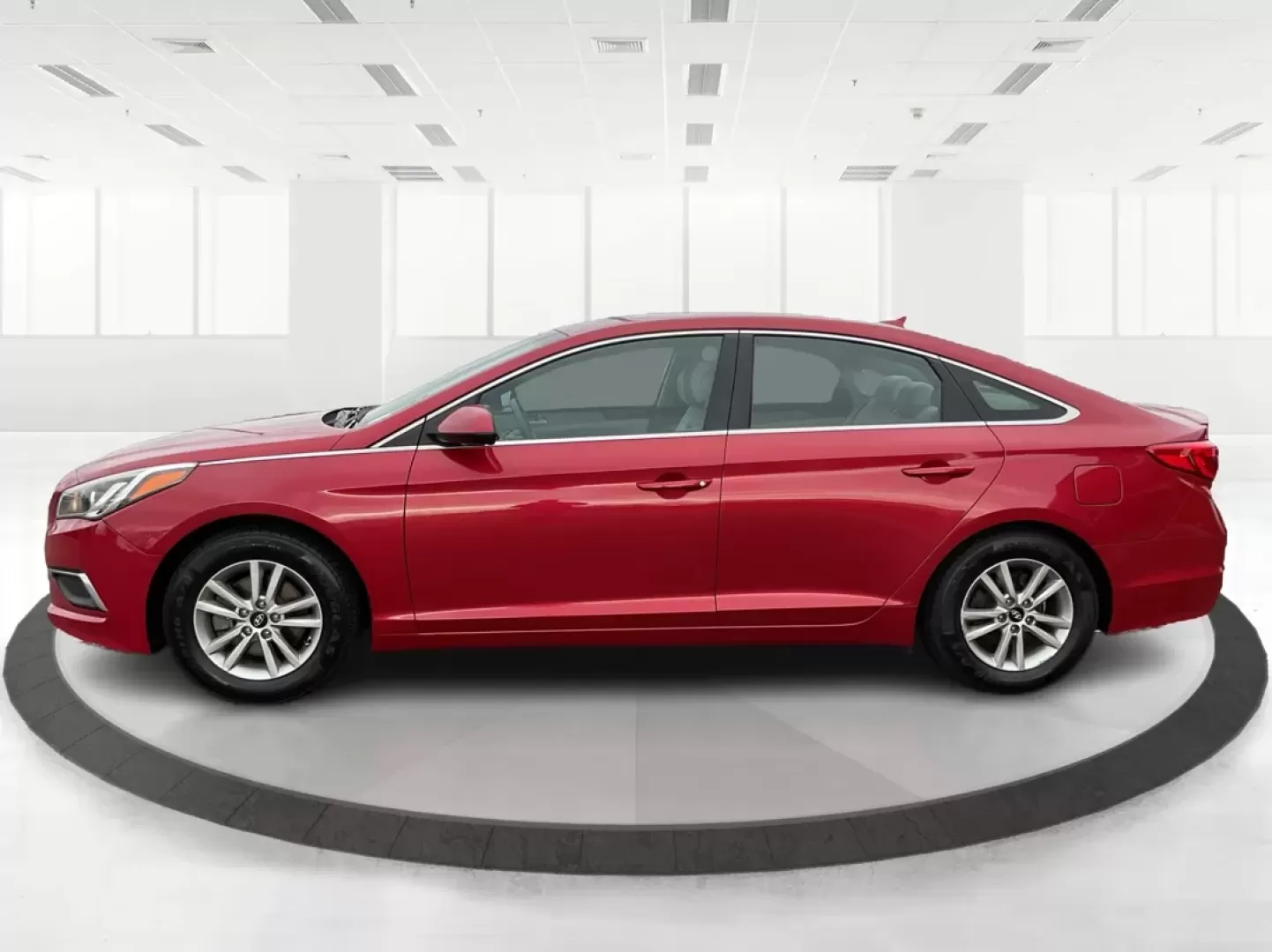 2017 Hyundai Sonata Base/SE (5NPE24AF8HH) with an Other engine, located at 1951 S Dayton Lakeview Rd., New Carlisle, OH, 45344, (937) 908-9800, 39.890999, -84.050255 - **Discover Your Next Adventure with the 2017 Hyundai Sonata at Advantage Car and Credit!**<br /> <br /> Are you in the market for a reliable sedan that effortlessly combines comfort, style, and functionality? Look no further than the 2017 Hyundai Sonata, available now at Advantage Car and Credit in - Photo#5