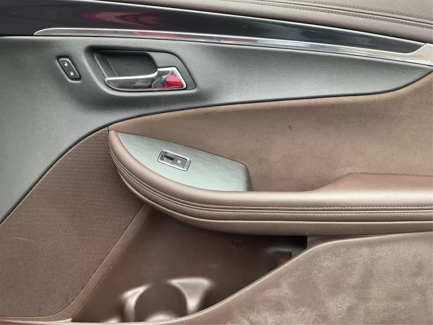 2015 Chevrolet Impala 2LT (2G1125S33F9) with an 3.6L V-6 gasoline direct injection engine, located at 1951 S Dayton Lakeview Rd., New Carlisle, OH, 45344, (937) 908-9800, 39.890999, -84.050255 - Photo#18