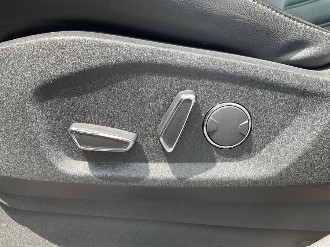 2012 Ram 1500 SLT (1C6RD7GT9CS) with an HEMI 5.7L V-8 variable valve control engine, located at 1230 East Main St, Xenia, OH, 45385, (937) 908-9800, 39.688042, -83.910538 - Photo#18