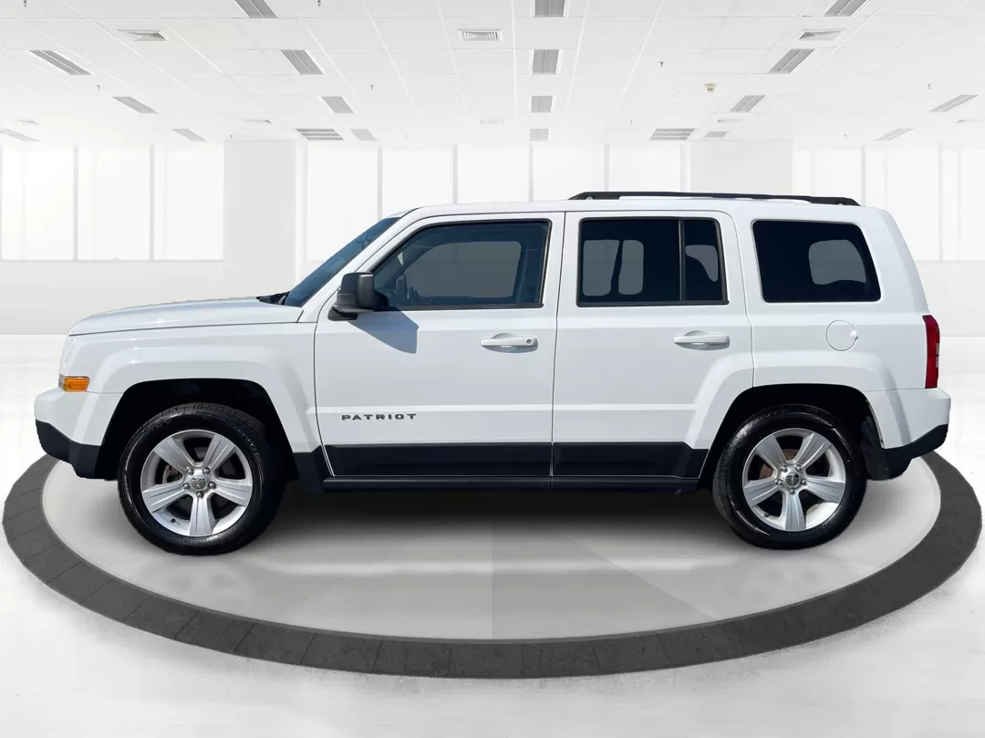 2014 Jeep Patriot Latitude (1C4NJPFB0ED) with an 2.4L I-4 DOHC engine, located at 1951 S Dayton Lakeview Rd., New Carlisle, OH, 45344, (937) 908-9800, 39.890999, -84.050255 - Photo#5