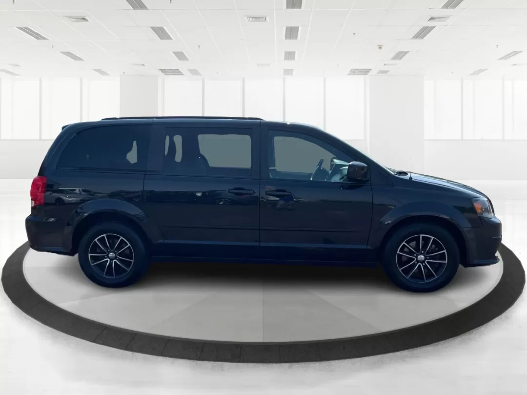 2017 Dodge Grand Caravan GT (2C4RDGEG9HR) with an 3.6L V6 DOHC 24V engine, 6-Speed Automatic transmission, located at 1951 S Dayton Lakeview Rd., New Carlisle, OH, 45344, (937) 908-9800, 39.890999, -84.050255 - Photo#1