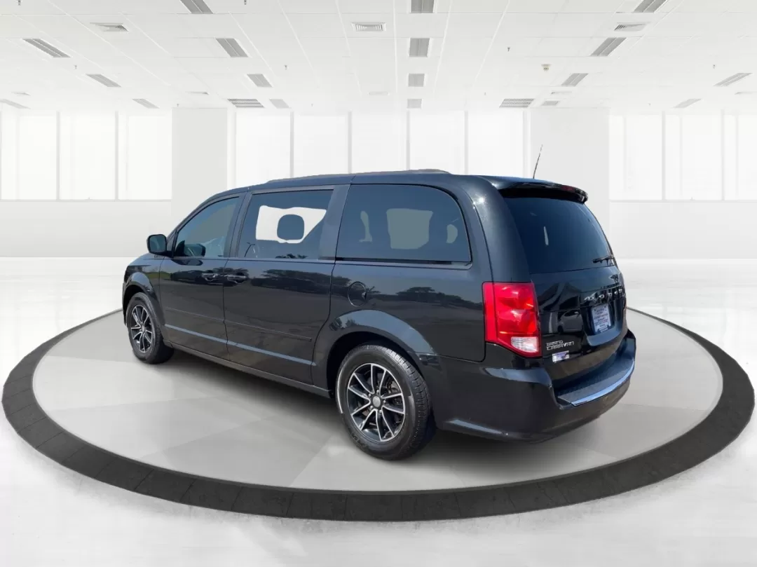 2017 Dodge Grand Caravan GT (2C4RDGEG9HR) with an 3.6L V6 DOHC 24V engine, 6-Speed Automatic transmission, located at 1951 S Dayton Lakeview Rd., New Carlisle, OH, 45344, (937) 908-9800, 39.890999, -84.050255 - Photo#4