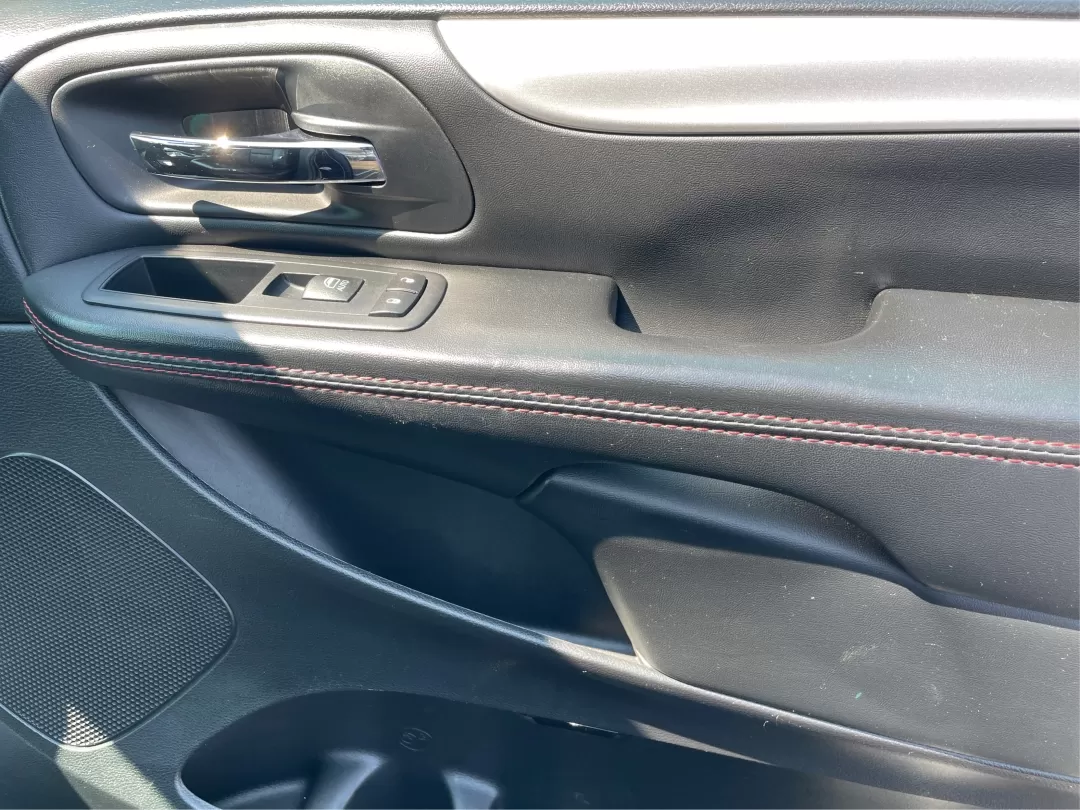 2017 Dodge Grand Caravan GT (2C4RDGEG9HR) with an 3.6L V6 DOHC 24V engine, 6-Speed Automatic transmission, located at 1951 S Dayton Lakeview Rd., New Carlisle, OH, 45344, (937) 908-9800, 39.890999, -84.050255 - Photo#20