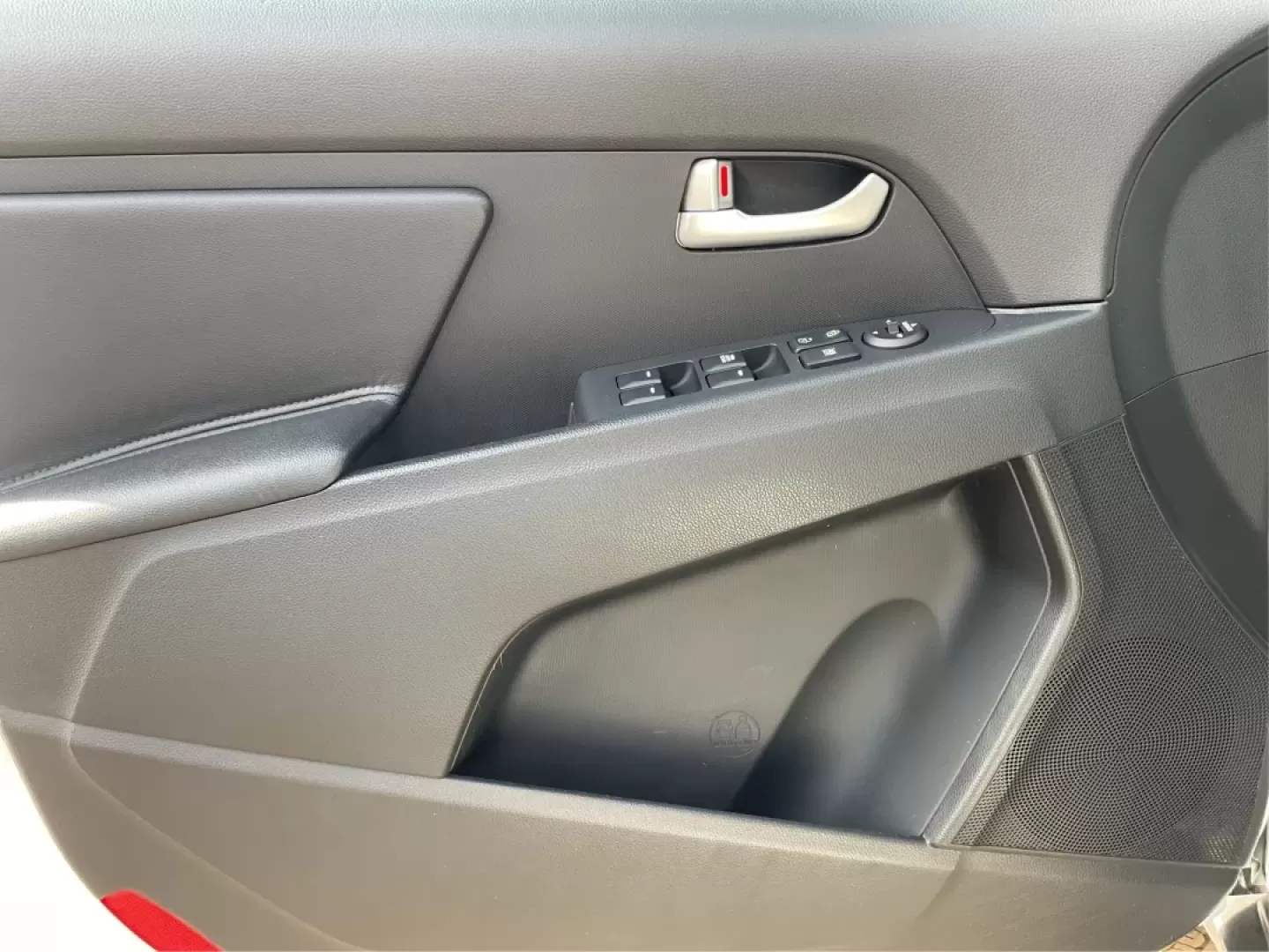 2015 Kia Sportage LX (KNDPB3AC1F7) with an Other engine, located at 1951 S Dayton Lakeview Rd., New Carlisle, OH, 45344, (937) 908-9800, 39.890999, -84.050255 - Are you looking for a versatile vehicle that can handle your family's daily adventures while also being budget-friendly? Look no further than this 2015 Kia Sportage LX, now available at Advantage Car and Credit in Fairborn, OH. This stylish crossover SUV is perfect for growing families, weekend geta - Photo#16