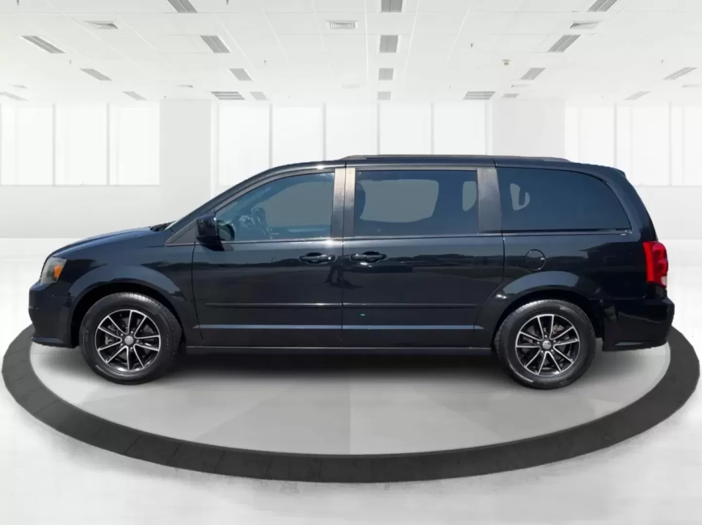 2017 Dodge Grand Caravan GT (2C4RDGEG9HR) with an 3.6L V6 DOHC 24V engine, 6-Speed Automatic transmission, located at 1951 S Dayton Lakeview Rd., New Carlisle, OH, 45344, (937) 908-9800, 39.890999, -84.050255 - **Discover Your Family's Adventure with the 2017 Dodge Grand Caravan GT at Advantage Car and Credit!**<br /> <br /> Are you ready to elevate your family's travel experience? The 2017 Dodge Grand Caravan GT is not just a vehicle; it's a lifestyle solution designed for families who love to explore, en - Photo#5