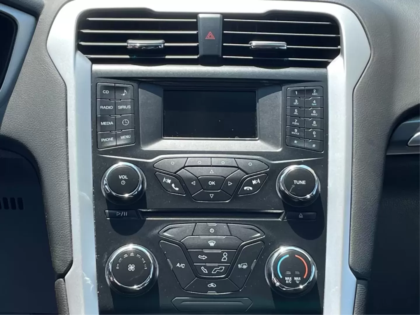 2013 Ford Fusion SE (3FA6P0H73DR) with an Other engine, located at 1951 S Dayton Lakeview Rd., New Carlisle, OH, 45344, (937) 908-9800, 39.890999, -84.050255 - **Unlock Your Lifestyle with the 2013 Ford Fusion SE Perfect for Your Daily Adventures!**<br /> <br /> Are you looking for a sophisticated sedan that blends style, comfort, and technology? Look no further than this 2013 Ford Fusion SE, located at Advantage Car and Credit in Fairborn, OH. With its a - Photo#13