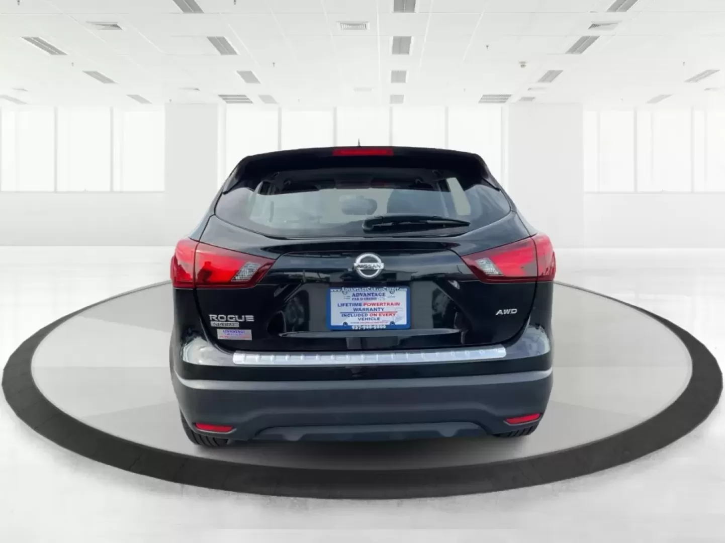 2017 Nissan Rogue S (JN1BJ1CR3HW) with an 2L I-4 gasoline direct injection engine, located at 1951 S Dayton Lakeview Rd., New Carlisle, OH, 45344, (937) 908-9800, 39.890999, -84.050255 - Photo#3