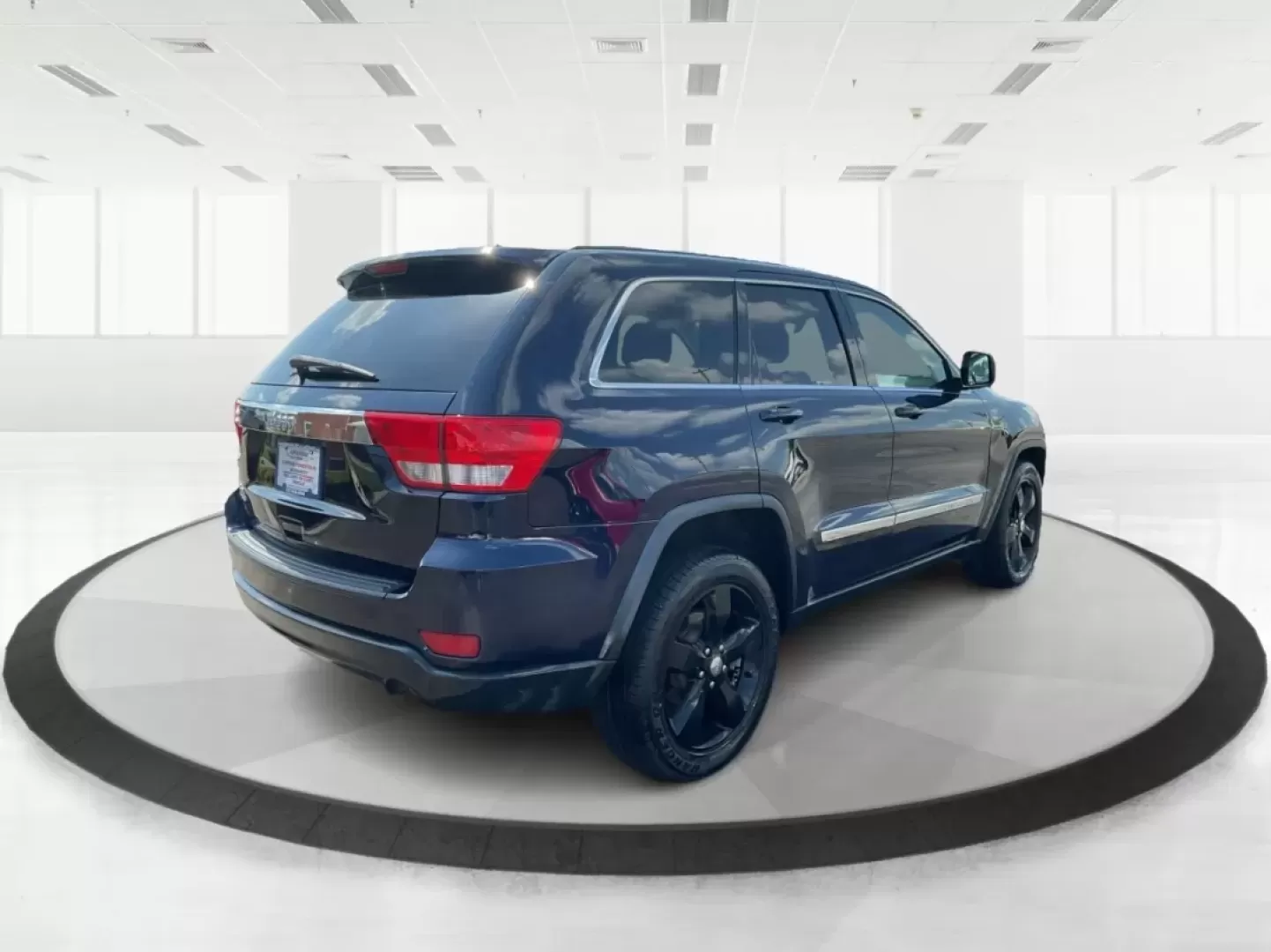 2013 Jeep Grand Cherokee Laredo (1C4RJFAG7DC) with an Other engine, located at 1951 S Dayton Lakeview Rd., New Carlisle, OH, 45344, (937) 908-9800, 39.890999, -84.050255 - Are you ready to elevate your driving experience? Whether you're a growing family in need of spacious comfort, a weekend adventurer seeking reliability, or simply someone looking for a dependable daily driver, the 2013 Jeep Grand Cherokee Laredo is the perfect vehicle for you. Located at Advantage C - Photo#2