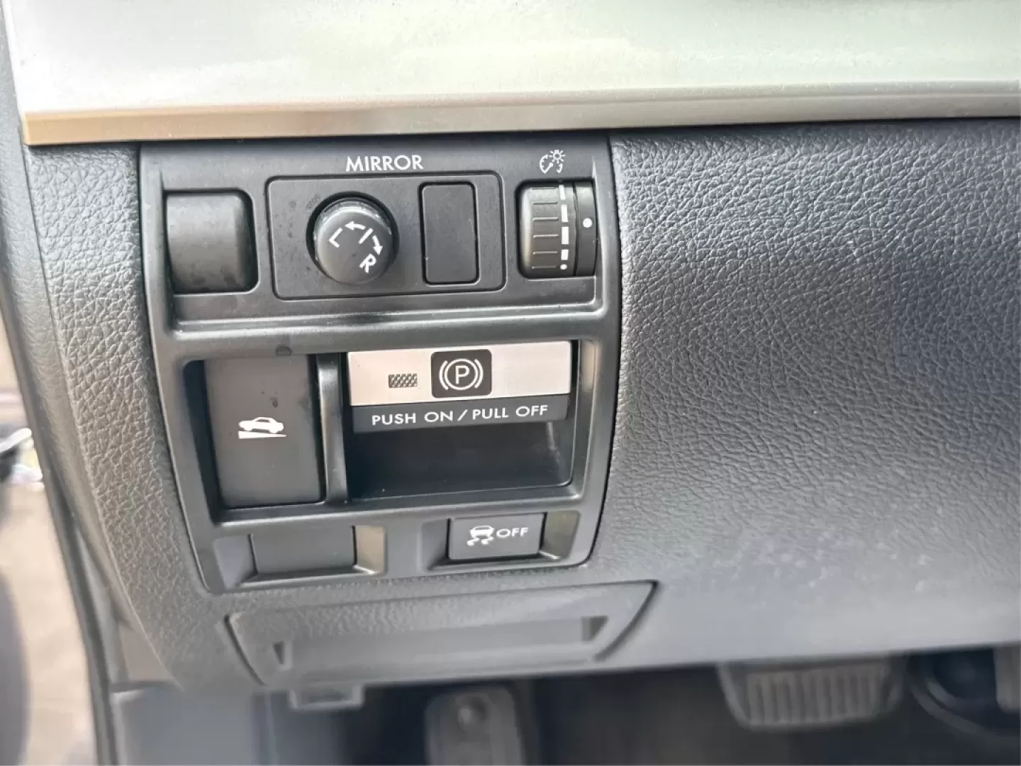 2013 Subaru Outback 2.5i (4S4BRBAC8D3) with an 2.5L H-4 DOHC engine, located at 1951 S Dayton Lakeview Rd., New Carlisle, OH, 45344, (937) 908-9800, 39.890999, -84.050255 - Photo#17