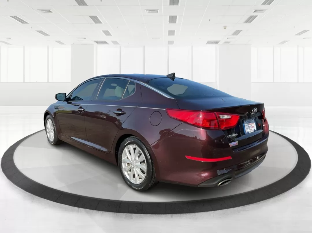2015 Kia Optima LX (5XXGM4A72FG) with an Theta II 2.4L I-4 gasoline direct injection engine, located at 1951 S Dayton Lakeview Rd., New Carlisle, OH, 45344, (937) 908-9800, 39.890999, -84.050255 - Photo#4