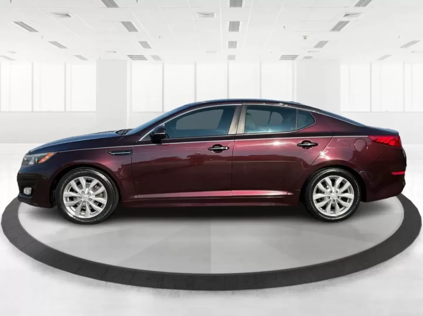 2015 Kia Optima LX (5XXGM4A72FG) with an Theta II 2.4L I-4 gasoline direct injection engine, located at 1951 S Dayton Lakeview Rd., New Carlisle, OH, 45344, (937) 908-9800, 39.890999, -84.050255 - **Discover the Perfect Blend of Comfort and Reliability with This 2015 Kia Optima LX Ideal for Your Daily Commute or Family Road Trips!**<br /> <br /> Are you ready to elevate your driving experience? The 2015 Kia Optima LX, available at Advantage Car and Credit in Fairborn, OH, is the answer to yo - Photo#5