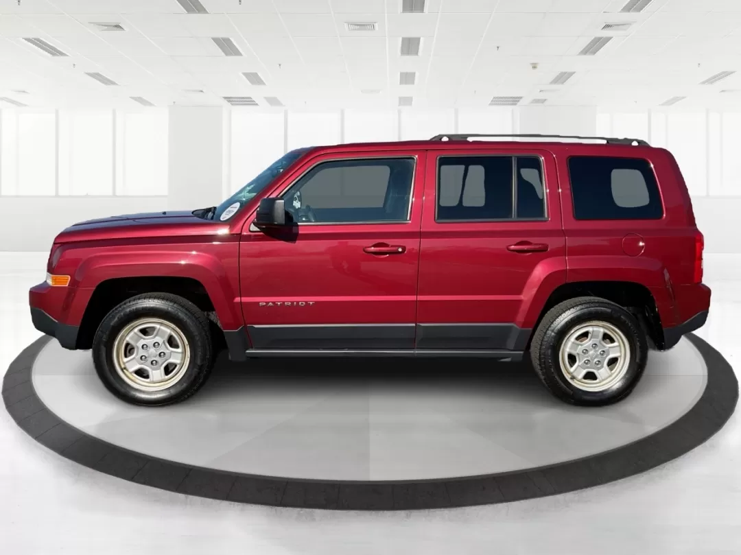 2016 Jeep Patriot Sport (1C4NJRBB0GD) with an 2.4L I-4 DOHC engine, located at 1184 Kauffman Ave, Fairborn, OH, 45324, (937) 908-9800, 39.807072, -84.030914 - Photo#3