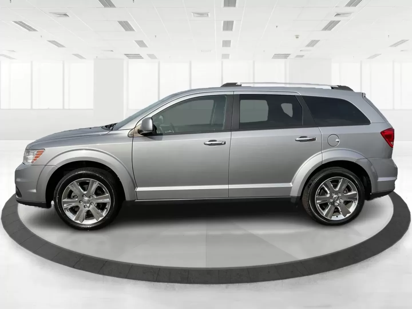 2017 Dodge Journey SXT AWD (3C4PDDBG9HT) with an Pentastar 3.6L V-6 DOHC engine, located at 1184 Kauffman Ave, Fairborn, OH, 45324, (937) 908-9800, 39.807072, -84.030914 - ### Explore New Adventures with the 2017 Dodge Journey SXT AWD at Advantage Car and Credit<br /> <br /> Looking for an SUV that can keep up with your dynamic lifestyle? The 2017 Dodge Journey SXT AWD is the perfect companion for growing families, weekend adventurers, and daily commuters alike. With - Photo#5