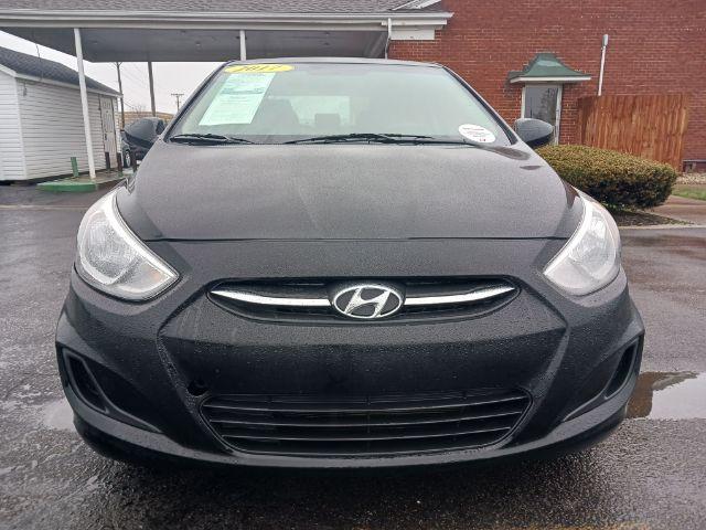 2017 Ultra Black Hyundai Accent SE 4-Door 6A (KMHCT4AE8HU) with an 1.6L L4 DOHC 16V engine, 6-Speed Automatic transmission, located at 880 E. National Road, Vandalia, OH, 45377, (937) 908-9800, 39.891918, -84.183594 - Photo #2