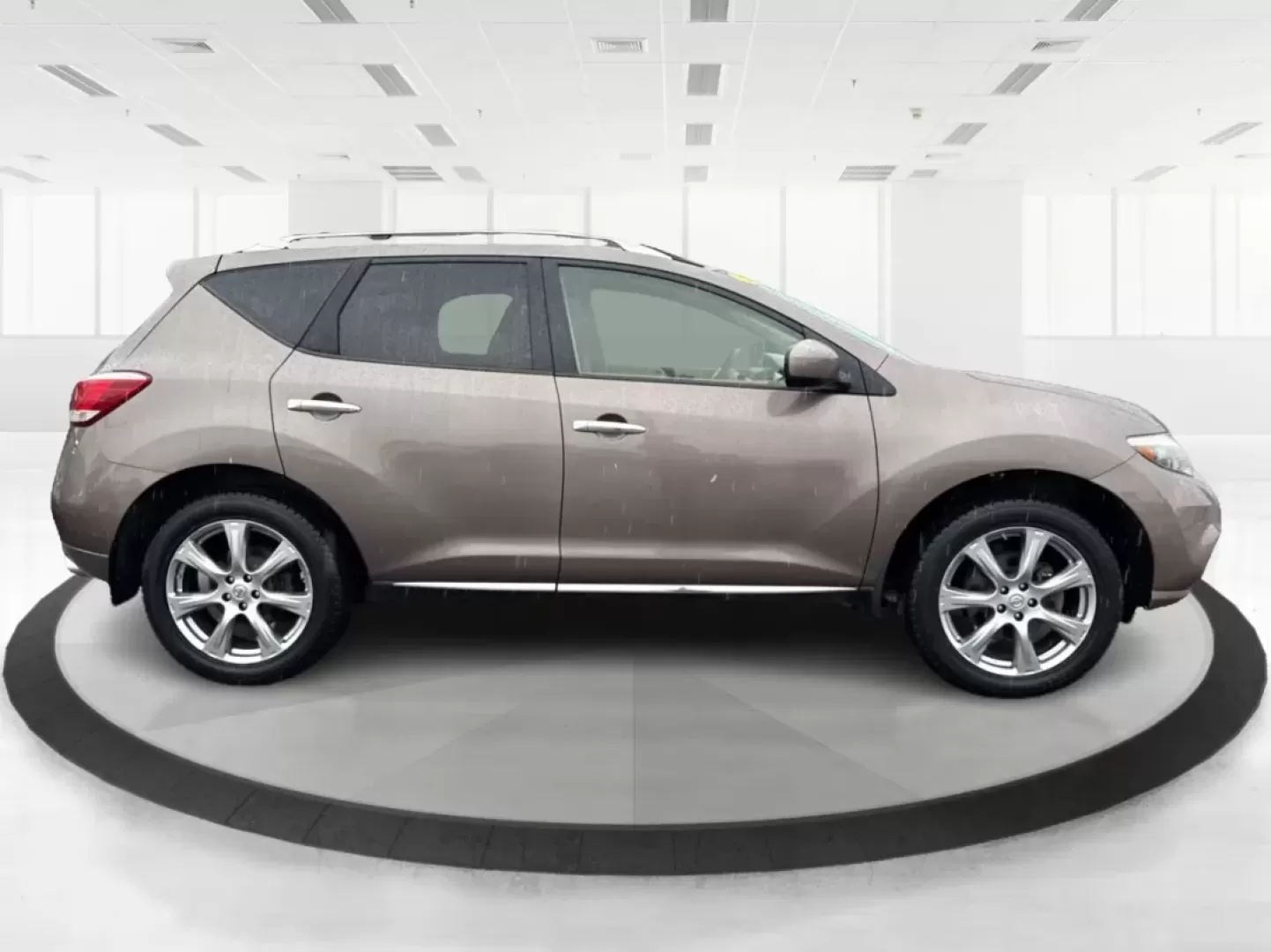 2014 Nissan Murano LE (JN8AZ1MW9EW) with an 3.5L V-6 DOHC engine, located at 1951 S Dayton Lakeview Rd., New Carlisle, OH, 45344, (937) 908-9800, 39.890999, -84.050255 - **Explore Adventure and Comfort with the 2014 Nissan Murano LE in Tinted Bronze Metallic!**<br /> <br /> Are you and your family ready for your next adventure? Whether it's a weekend getaway to the nearby Wright-Patterson Air Force Base or daily commutes through Fairborn, the 2014 Nissan Murano LE i - Photo#1