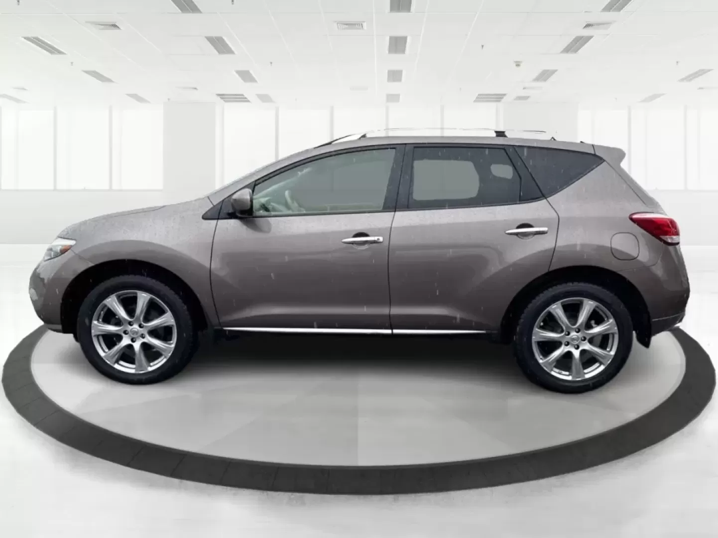 2014 Nissan Murano LE (JN8AZ1MW9EW) with an 3.5L V-6 DOHC engine, located at 1951 S Dayton Lakeview Rd., New Carlisle, OH, 45344, (937) 908-9800, 39.890999, -84.050255 - **Explore Adventure and Comfort with the 2014 Nissan Murano LE in Tinted Bronze Metallic!**<br /> <br /> Are you and your family ready for your next adventure? Whether it's a weekend getaway to the nearby Wright-Patterson Air Force Base or daily commutes through Fairborn, the 2014 Nissan Murano LE i - Photo#5