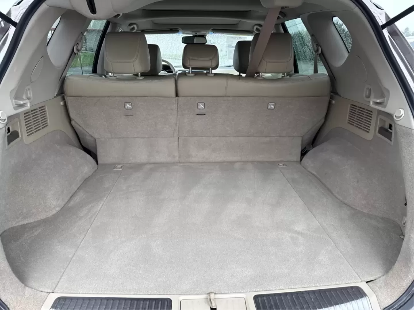 2014 Nissan Murano LE (JN8AZ1MW9EW) with an 3.5L V-6 DOHC engine, located at 1951 S Dayton Lakeview Rd., New Carlisle, OH, 45344, (937) 908-9800, 39.890999, -84.050255 - **Explore Adventure and Comfort with the 2014 Nissan Murano LE in Tinted Bronze Metallic!**<br /> <br /> Are you and your family ready for your next adventure? Whether it's a weekend getaway to the nearby Wright-Patterson Air Force Base or daily commutes through Fairborn, the 2014 Nissan Murano LE i - Photo#12