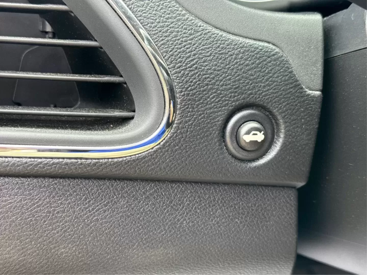 2011 Chrysler 200 Limited (1C3BC2FB0BN) with an Other engine, located at 1951 S Dayton Lakeview Rd., New Carlisle, OH, 45344, (937) 908-9800, 39.890999, -84.050255 - ### Elevate Your Daily Commute with the 2011 Chrysler 200 Limited<br /> <br /> Are you searching for a reliable sedan that combines style, comfort, and modern features? Look no further than the 2011 Chrysler 200 Limited, available now at Advantage Car and Credit in New Carlisle, OH. This vehicle is - Photo#17