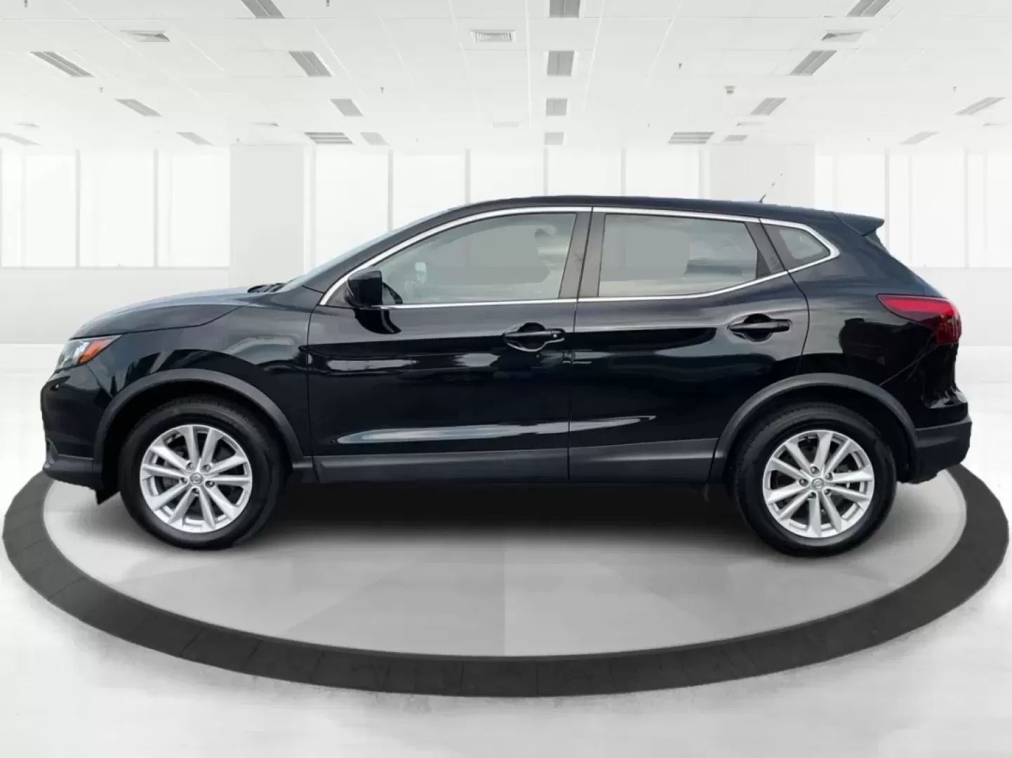 2017 Nissan Rogue S (JN1BJ1CR3HW) with an 2L I-4 gasoline direct injection engine, located at 1951 S Dayton Lakeview Rd., New Carlisle, OH, 45344, (937) 908-9800, 39.890999, -84.050255 - **Discover Adventure with the 2017 Nissan Rogue at Advantage Car and Credit!**<br /> <br /> Are you ready to elevate your lifestyle and embark on new adventures? Whether you're a busy parent juggling school drop-offs, a commuter navigating the daily grind, or an outdoor enthusiast seeking weekend es - Photo#5