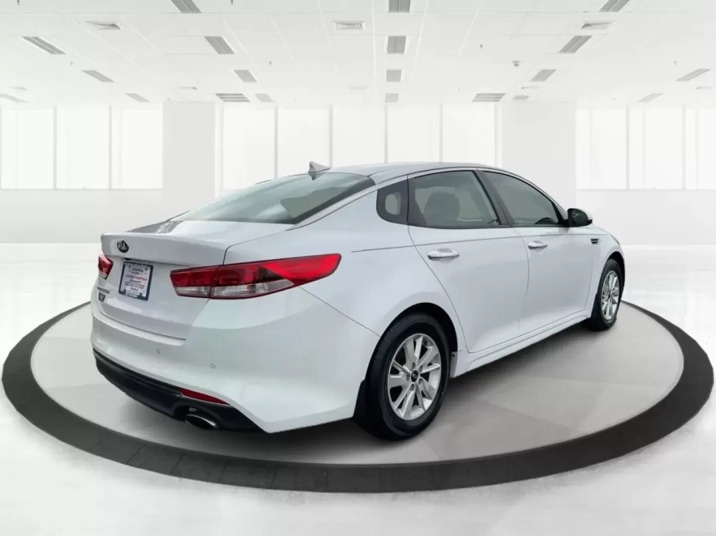 2018 Kia Optima LX (5XXGT4L35JG) with an Theta II 2.4L I-4 gasoline direct injection engine, located at 1951 S Dayton Lakeview Rd., New Carlisle, OH, 45344, (937) 908-9800, 39.890999, -84.050255 - Discover the perfect blend of style, safety, and affordability with this stunning 2018 Kia Optima LX, available now at Advantage Car and Credit in Fairborn, OH. This sedan is not just a car; it's your companion for all of life's adventures. Whether you're commuting to work, shuttling the kids to sch - Photo#2