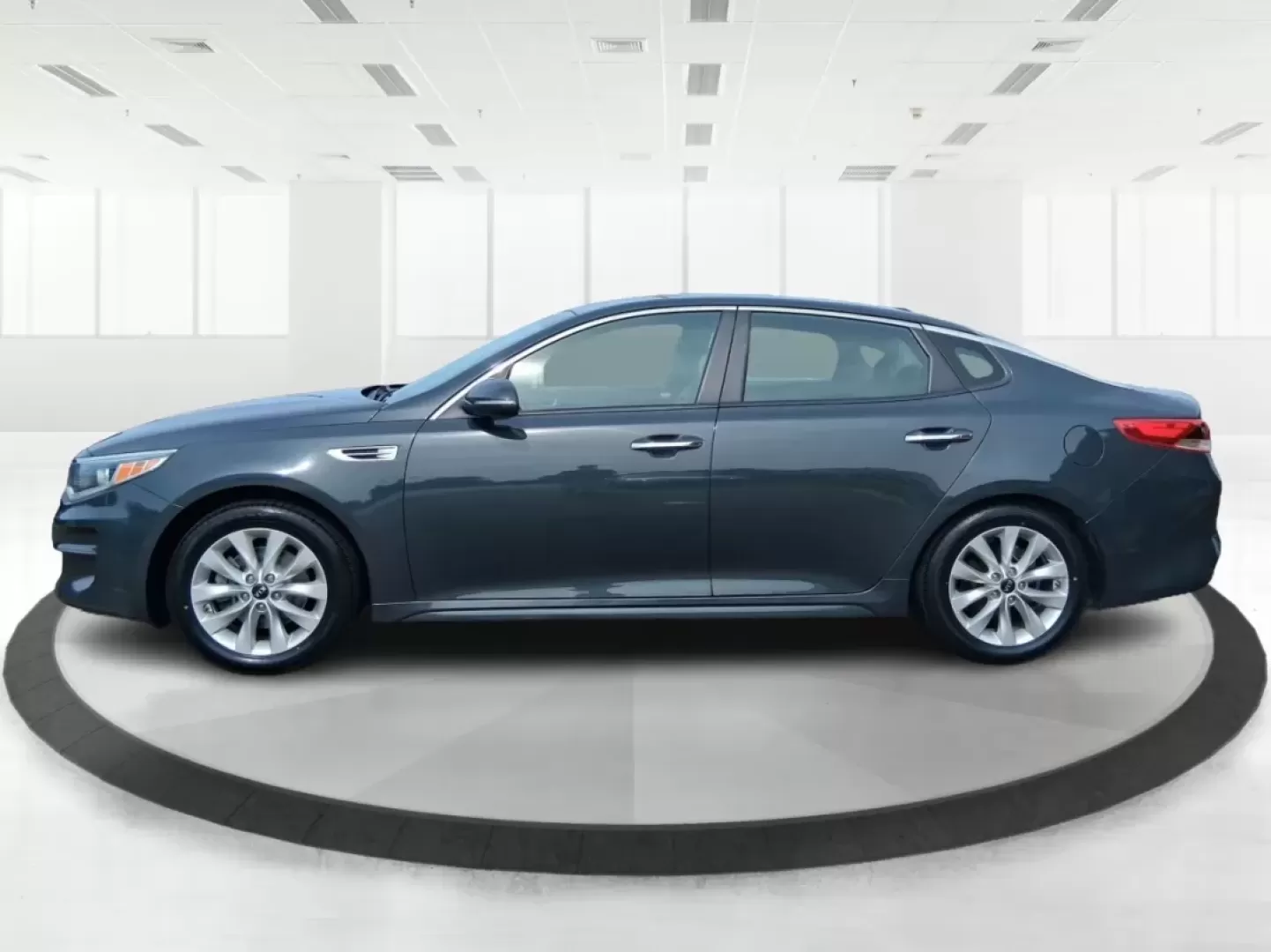 2016 Kia Optima LX (5XXGT4L36GG) with an Theta II 2.4L I-4 gasoline direct injection engine, located at 1951 S Dayton Lakeview Rd., New Carlisle, OH, 45344, (937) 908-9800, 39.890999, -84.050255 - Discover an exceptional driving experience with the 2016 Kia Optima LX, available now at Advantage Car and Credit in New Carlisle, OH. This sedan is not just a mode of transportation; it's an enhancement to your lifestyle, whether you're commuting to work, running errands, or embarking on weekend ad - Photo#5