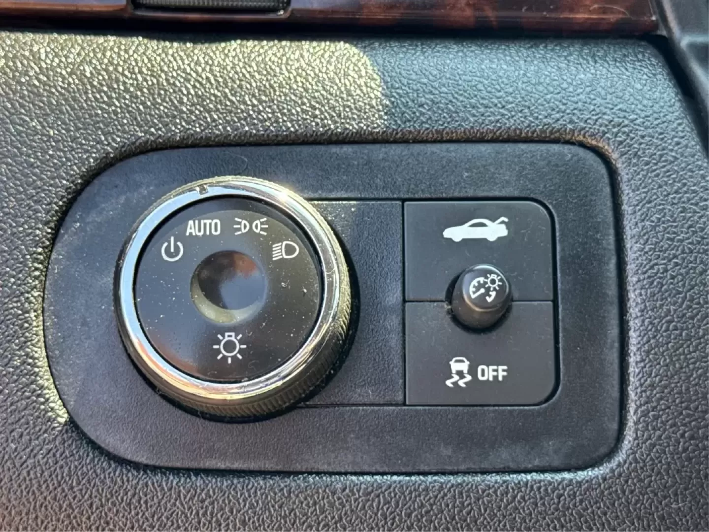 2014 Chevrolet Impala Limited LT (2G1WB5E3XE1) with an 3.6L V-6 gasoline direct injection engine, located at 1951 S Dayton Lakeview Rd., New Carlisle, OH, 45344, (937) 908-9800, 39.890999, -84.050255 - Are you ready for your next adventure, whether it's a family road trip, a daily commute, or simply running errands around Fairborn? The 2014 Chevrolet Impala Limited LT is the perfect sedan to elevate your driving experience. With its stylish black exterior and reliable performance, this vehicle is - Photo#17