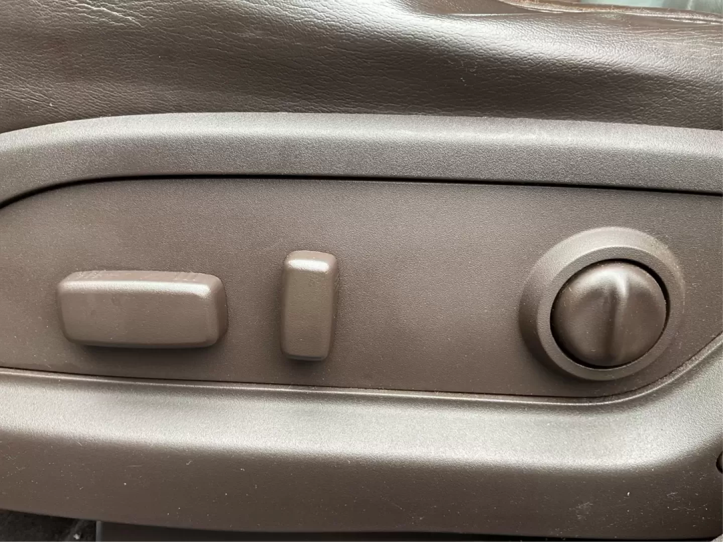 2014 Buick Enclave Premium (5GAKVCKD1EJ) with an 3.6L V-6 gasoline direct injection engine, located at 401 Woodman Dr, Riverside, OH, 45431, (937) 908-9800, 39.760899, -84.123421 - ### Experience Luxury and Versatility with the 2014 Buick Enclave from Advantage Car and Credit in Fairborn, OH!<br /> <br /> Are you searching for a vehicle that effortlessly combines luxurious comfort with family-friendly functionality? Look no further than the stunning **2014 Buick Enclave**, ava - Photo#18