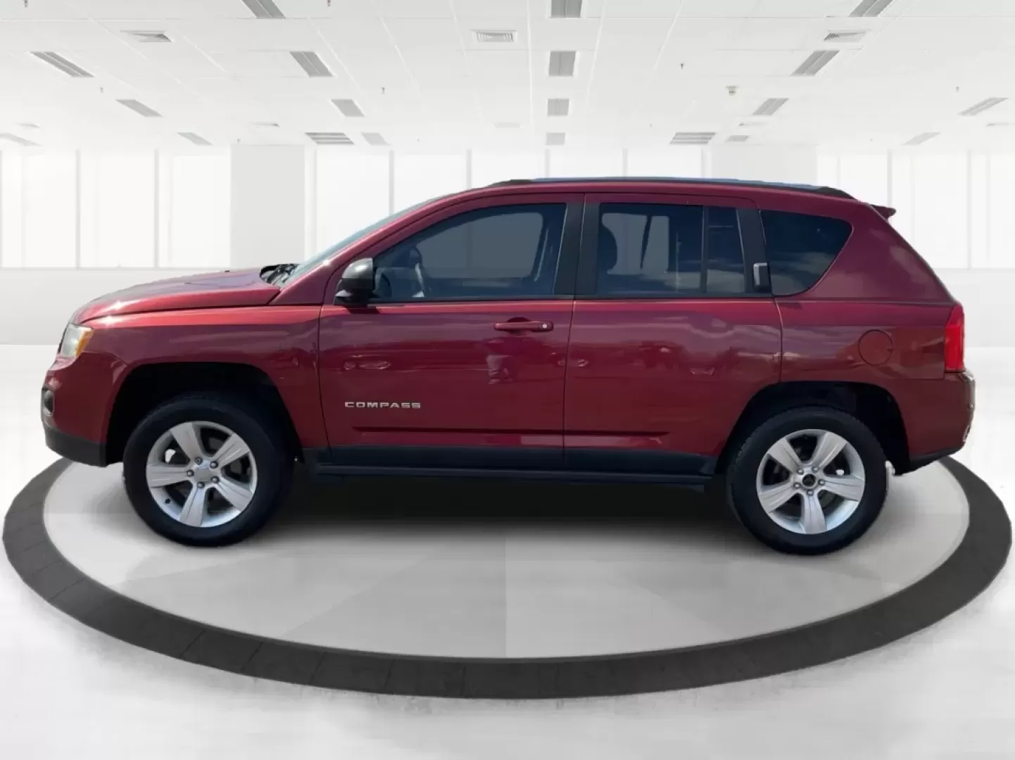 2013 Jeep Compass Latitude (1C4NJDEB6DD) with an 2.4L I-4 DOHC engine, located at 401 Woodman Dr, Riverside, OH, 45431, (937) 908-9800, 39.760899, -84.123421 - Are you ready to elevate your adventures and embrace a lifestyle filled with exploration? The 2013 Jeep Compass Latitude is the perfect companion for those who value versatility and comfort, making it an ideal choice for weekend getaways or daily commutes. This rugged yet refined SUV is now availabl - Photo#4