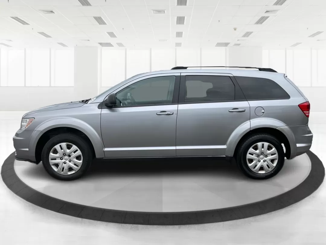 2017 Dodge Journey SE (3C4PDCAB2HT) with an Tigershark MultiAir 2.4L I-4 DOHC engine, located at 401 Woodman Dr, Riverside, OH, 45431, (937) 908-9800, 39.760899, -84.123421 - Photo#5