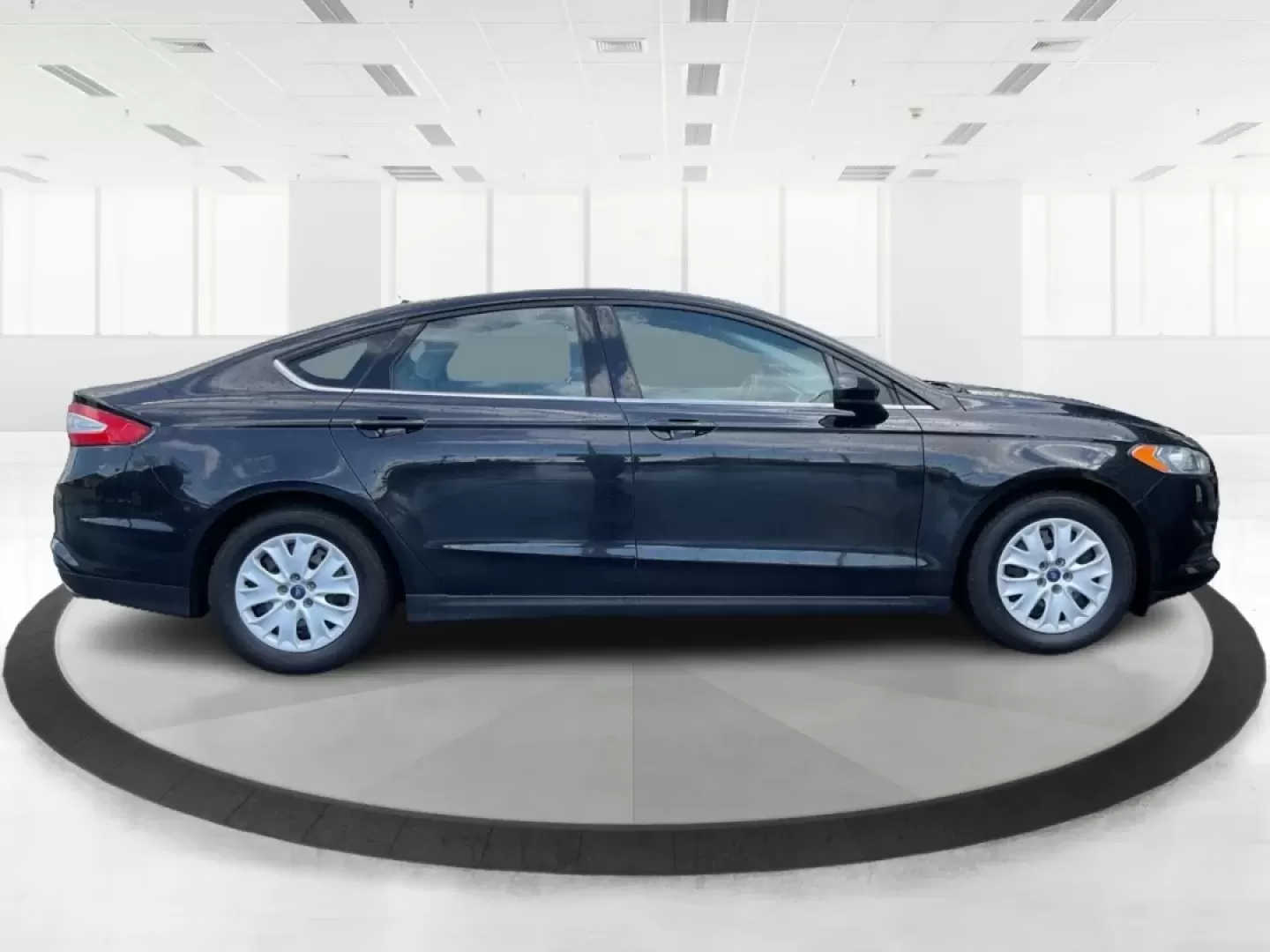 2014 Ford Fusion S (3FA6P0G75ER) with an Duratec 2.5L I-4 DOHC engine, located at 401 Woodman Dr, Riverside, OH, 45431, (937) 908-9800, 39.760899, -84.123421 - **Discover Your Next Adventure with the 2014 Ford Fusion at Advantage Car and Credit!**<br /> <br /> Are you ready to elevate your daily commute or embark on weekend road trips? The 2014 Ford Fusion at Advantage Car and Credit is your perfect companion for both. Its stylish design and dependable per - Photo#1