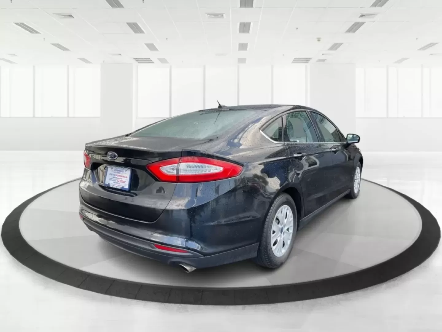 2014 Ford Fusion S (3FA6P0G75ER) with an Duratec 2.5L I-4 DOHC engine, located at 401 Woodman Dr, Riverside, OH, 45431, (937) 908-9800, 39.760899, -84.123421 - **Discover Your Next Adventure with the 2014 Ford Fusion at Advantage Car and Credit!**<br /> <br /> Are you ready to elevate your daily commute or embark on weekend road trips? The 2014 Ford Fusion at Advantage Car and Credit is your perfect companion for both. Its stylish design and dependable per - Photo#2