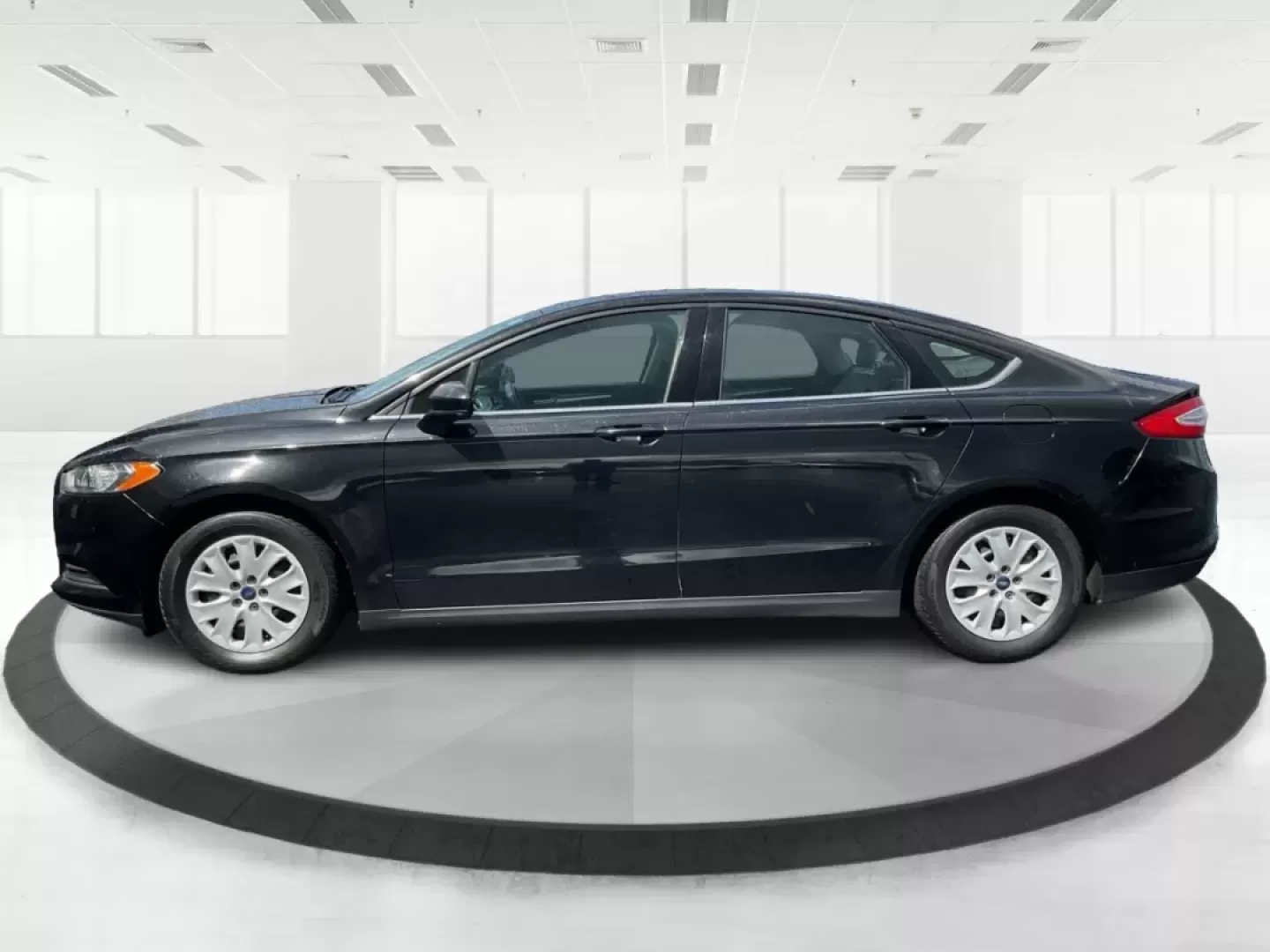 2014 Ford Fusion S (3FA6P0G75ER) with an Duratec 2.5L I-4 DOHC engine, located at 401 Woodman Dr, Riverside, OH, 45431, (937) 908-9800, 39.760899, -84.123421 - **Discover Your Next Adventure with the 2014 Ford Fusion at Advantage Car and Credit!**<br /> <br /> Are you ready to elevate your daily commute or embark on weekend road trips? The 2014 Ford Fusion at Advantage Car and Credit is your perfect companion for both. Its stylish design and dependable per - Photo#5