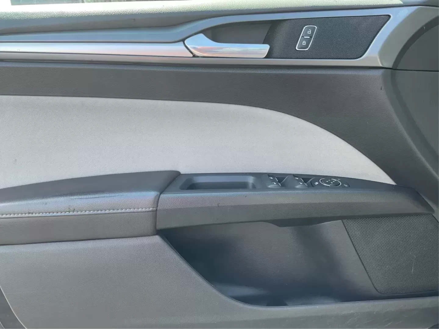 2014 Ford Fusion S (3FA6P0G75ER) with an Duratec 2.5L I-4 DOHC engine, located at 401 Woodman Dr, Riverside, OH, 45431, (937) 908-9800, 39.760899, -84.123421 - **Discover Your Next Adventure with the 2014 Ford Fusion at Advantage Car and Credit!**<br /> <br /> Are you ready to elevate your daily commute or embark on weekend road trips? The 2014 Ford Fusion at Advantage Car and Credit is your perfect companion for both. Its stylish design and dependable per - Photo#17
