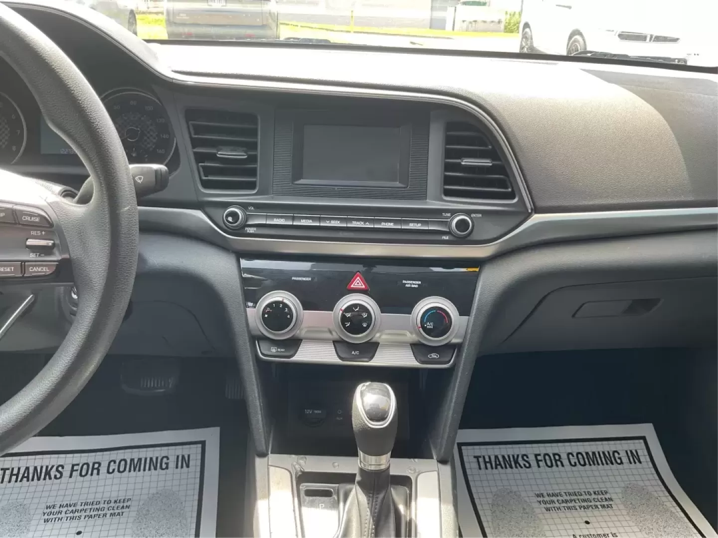 2019 Hyundai Elantra SE (5NPD74LF7KH) with an Nu 2L I-4 DOHC engine, located at 1230 East Main St, Xenia, OH, 45385, (937) 908-9800, 39.688026, -83.910172 - **Unlock Your Adventure with the 2019 Hyundai Elantra SE at Advantage Car and Credit!**<br /> <br /> Are you ready to elevate your daily commute or embark on weekend road trips in style? This 2019 Hyundai Elantra SE is the perfect blend of practicality and sophistication, making it an outstanding ch - Photo#12