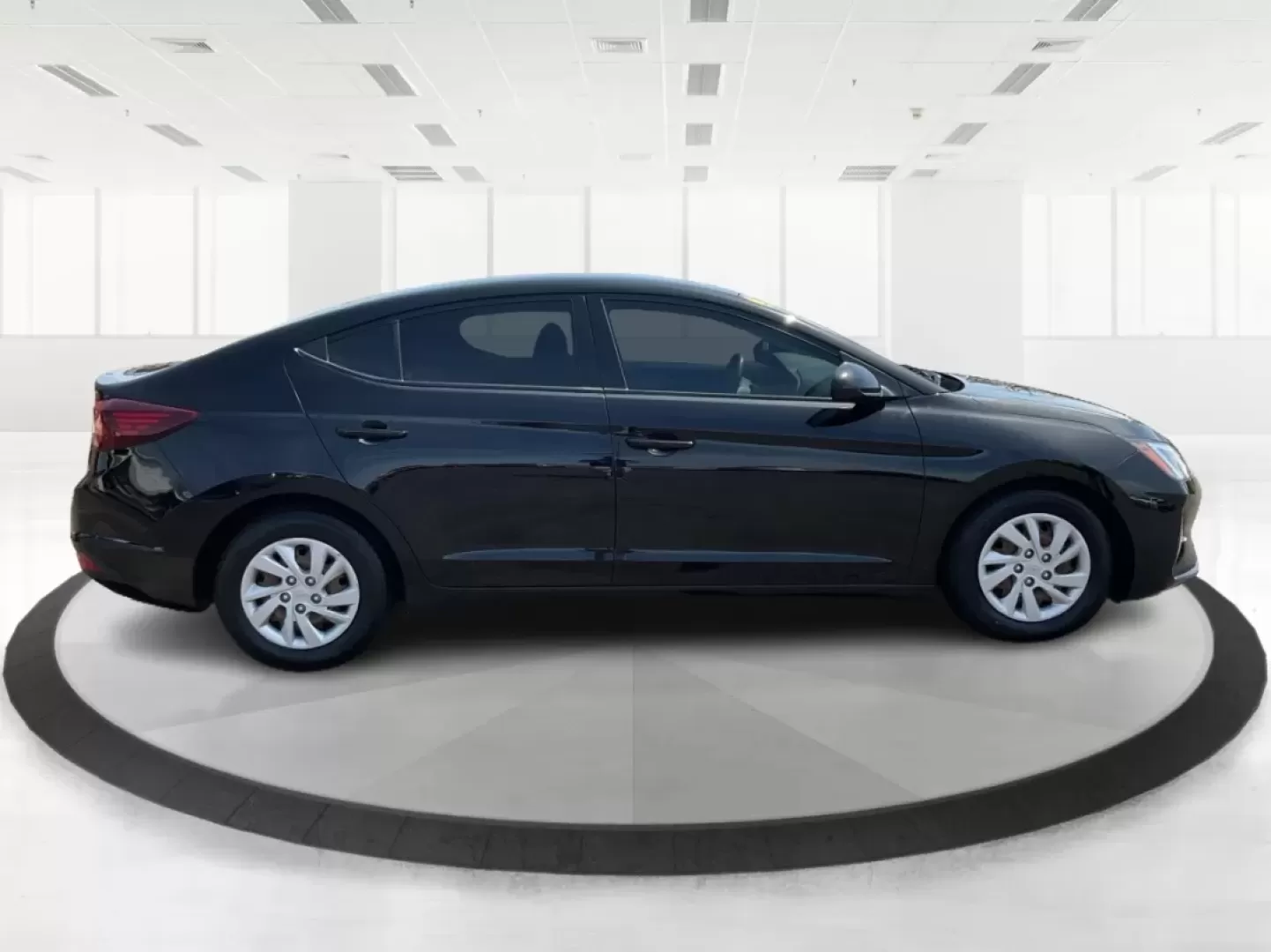 2019 Hyundai Elantra SE (5NPD74LF7KH) with an Nu 2L I-4 DOHC engine, located at 401 Woodman Dr, Riverside, OH, 45431, (937) 908-9800, 39.760899, -84.123421 - **Unlock Your Adventure with the 2019 Hyundai Elantra SE at Advantage Car and Credit!**<br /> <br /> Are you ready to elevate your daily commute or embark on weekend road trips in style? This 2019 Hyundai Elantra SE is the perfect blend of practicality and sophistication, making it an outstanding ch - Photo#1