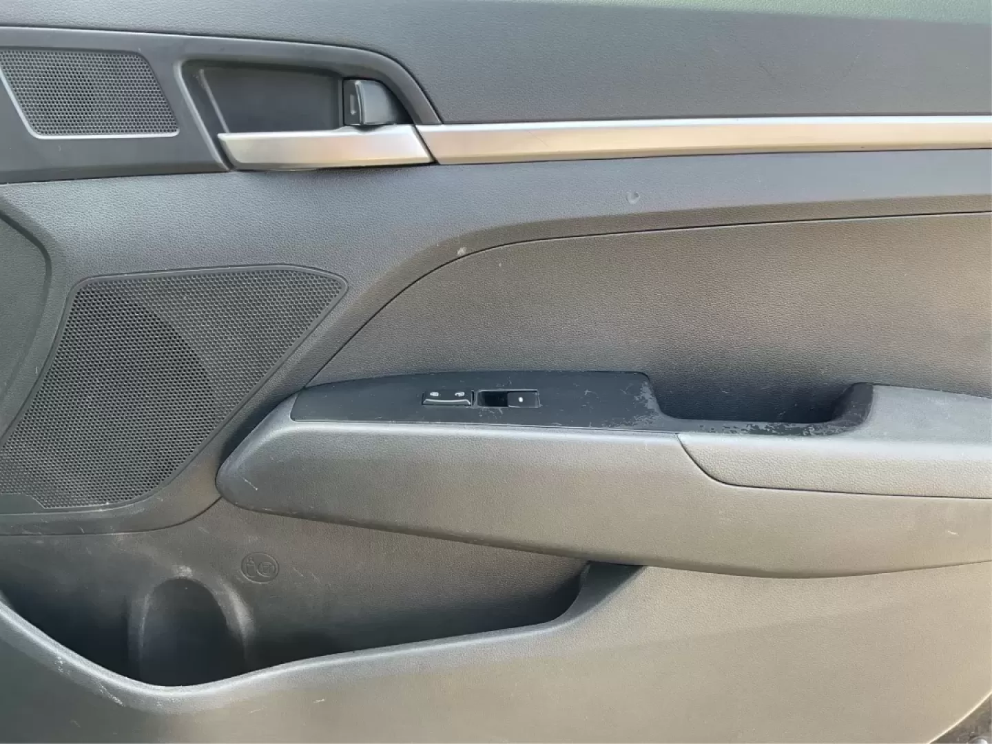 2019 Hyundai Elantra SE (5NPD74LF7KH) with an Nu 2L I-4 DOHC engine, located at 401 Woodman Dr, Riverside, OH, 45431, (937) 908-9800, 39.760899, -84.123421 - **Unlock Your Adventure with the 2019 Hyundai Elantra SE at Advantage Car and Credit!**<br /> <br /> Are you ready to elevate your daily commute or embark on weekend road trips in style? This 2019 Hyundai Elantra SE is the perfect blend of practicality and sophistication, making it an outstanding ch - Photo#17