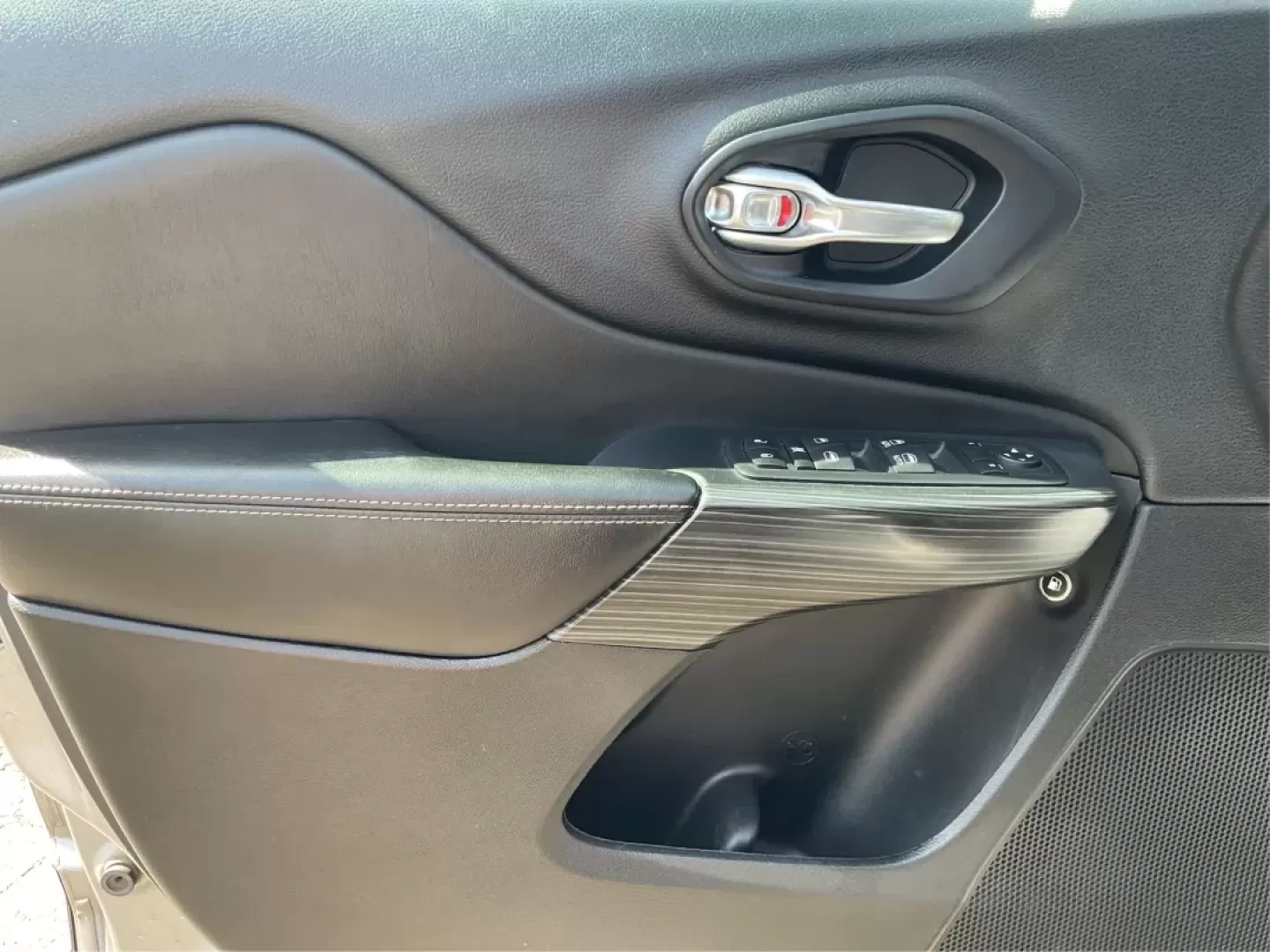 2017 Jeep Cherokee Limited 4x4 (1C4PJMDB5HW) with an Other engine, located at 401 Woodman Dr, Riverside, OH, 45431, (937) 908-9800, 39.760899, -84.123421 - **Adventure Awaits with the 2017 Jeep Cherokee Limited 4x4: Your Perfect Family Crossover!**<br /> <br /> Discover the ultimate blend of style, comfort, and performance with the 2017 Jeep Cherokee Limited 4x4, available now at Advantage Car and Credit in Fairborn, OH. This vehicle is designed for th - Photo#19