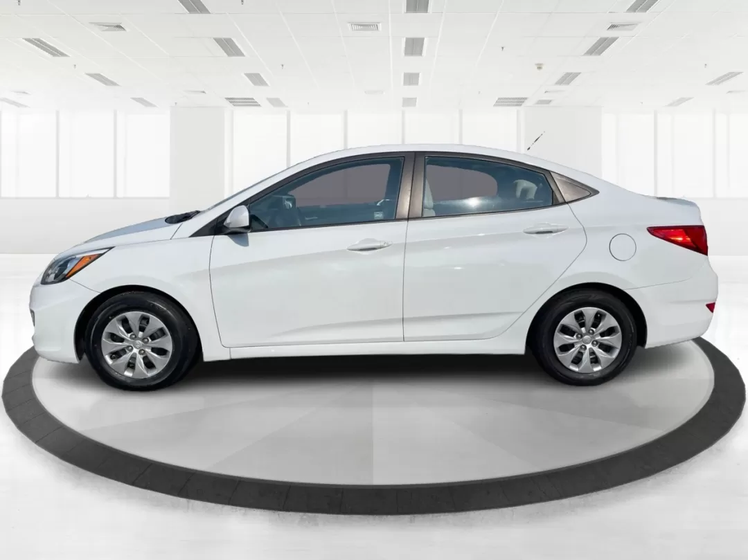 2017 Hyundai Accent SE 4-Door 6A (KMHCT4AE7HU) with an 1.6L L4 DOHC 16V engine, 6-Speed Automatic transmission, located at 401 Woodman Dr, Riverside, OH, 45431, (937) 908-9800, 39.760899, -84.123421 - Photo#5