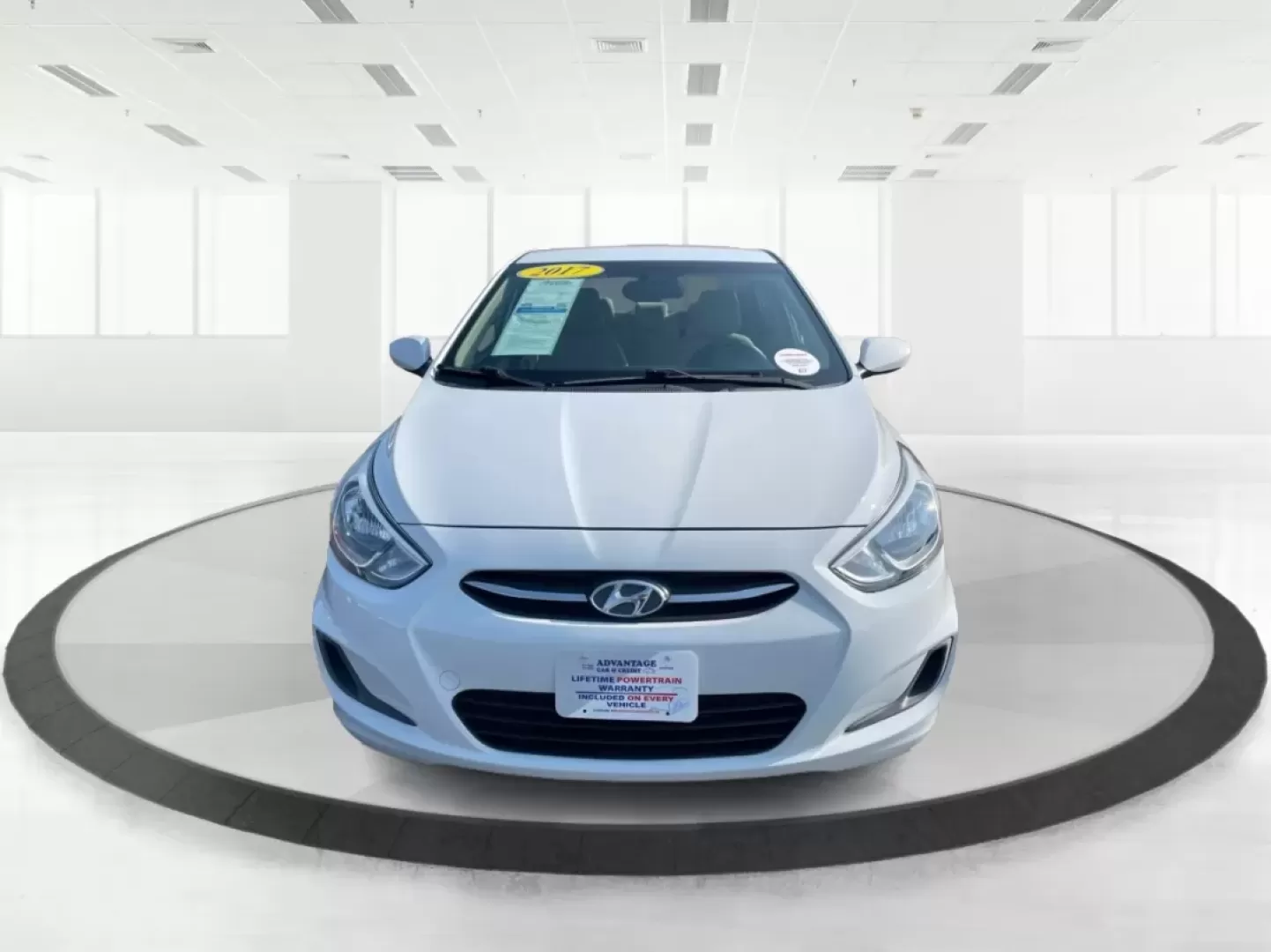 2017 Hyundai Accent SE 4-Door 6A (KMHCT4AE7HU) with an 1.6L L4 DOHC 16V engine, 6-Speed Automatic transmission, located at 401 Woodman Dr, Riverside, OH, 45431, (937) 908-9800, 39.760899, -84.123421 - Are you searching for a reliable, budget-friendly vehicle that accommodates your busy lifestyle? Look no further than Advantage Car and Credit in Fairborn, OH! We specialize in providing top-notch used vehicles with flexible financing options tailored to fit your needs. Our 2017 Hyundai Accent SE is - Photo#7