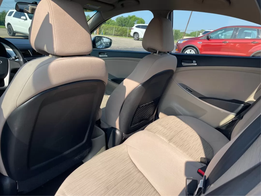 2017 Hyundai Accent SE 4-Door 6A (KMHCT4AE7HU) with an 1.6L L4 DOHC 16V engine, 6-Speed Automatic transmission, located at 401 Woodman Dr, Riverside, OH, 45431, (937) 908-9800, 39.760899, -84.123421 - Photo#10