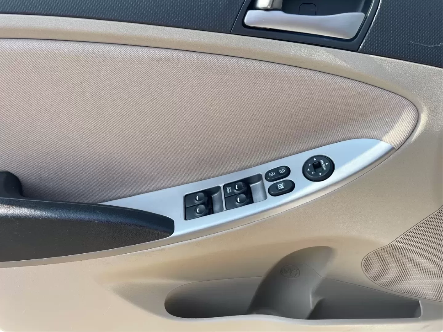 2017 Hyundai Accent SE 4-Door 6A (KMHCT4AE7HU) with an 1.6L L4 DOHC 16V engine, 6-Speed Automatic transmission, located at 401 Woodman Dr, Riverside, OH, 45431, (937) 908-9800, 39.760899, -84.123421 - Are you searching for a reliable, budget-friendly vehicle that accommodates your busy lifestyle? Look no further than Advantage Car and Credit in Fairborn, OH! We specialize in providing top-notch used vehicles with flexible financing options tailored to fit your needs. Our 2017 Hyundai Accent SE is - Photo#18