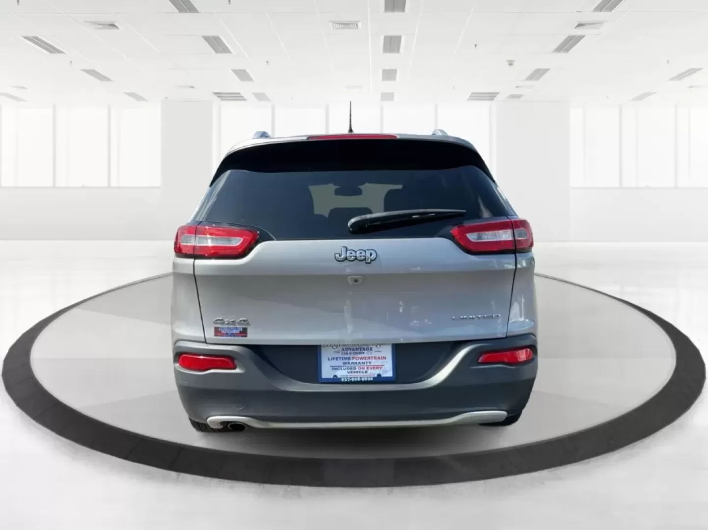 2017 Jeep Cherokee Limited 4x4 (1C4PJMDB5HW) with an Other engine, located at 401 Woodman Dr, Riverside, OH, 45431, (937) 908-9800, 39.760899, -84.123421 - **Adventure Awaits with the 2017 Jeep Cherokee Limited 4x4: Your Perfect Family Crossover!**<br /> <br /> Discover the ultimate blend of style, comfort, and performance with the 2017 Jeep Cherokee Limited 4x4, available now at Advantage Car and Credit in Fairborn, OH. This vehicle is designed for th - Photo#3