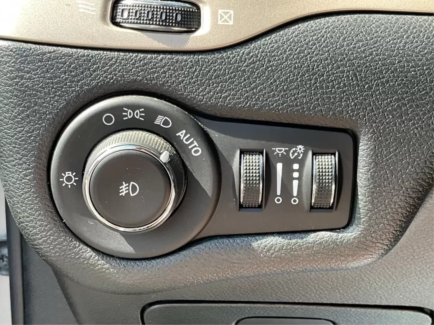 2017 Jeep Cherokee Limited 4x4 (1C4PJMDB5HW) with an Other engine, located at 401 Woodman Dr, Riverside, OH, 45431, (937) 908-9800, 39.760899, -84.123421 - **Adventure Awaits with the 2017 Jeep Cherokee Limited 4x4: Your Perfect Family Crossover!**<br /> <br /> Discover the ultimate blend of style, comfort, and performance with the 2017 Jeep Cherokee Limited 4x4, available now at Advantage Car and Credit in Fairborn, OH. This vehicle is designed for th - Photo#17