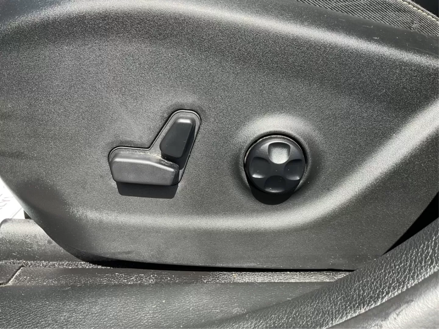 2017 Jeep Cherokee Limited 4x4 (1C4PJMDB5HW) with an Other engine, located at 401 Woodman Dr, Riverside, OH, 45431, (937) 908-9800, 39.760899, -84.123421 - **Adventure Awaits with the 2017 Jeep Cherokee Limited 4x4: Your Perfect Family Crossover!**<br /> <br /> Discover the ultimate blend of style, comfort, and performance with the 2017 Jeep Cherokee Limited 4x4, available now at Advantage Car and Credit in Fairborn, OH. This vehicle is designed for th - Photo#18
