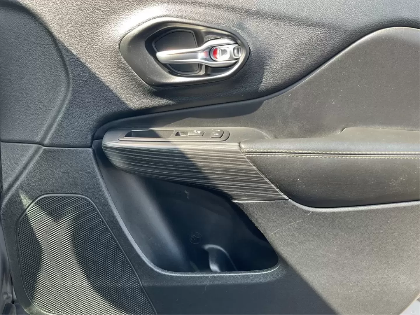 2017 Jeep Cherokee Limited 4x4 (1C4PJMDB5HW) with an Other engine, located at 401 Woodman Dr, Riverside, OH, 45431, (937) 908-9800, 39.760899, -84.123421 - **Adventure Awaits with the 2017 Jeep Cherokee Limited 4x4: Your Perfect Family Crossover!**<br /> <br /> Discover the ultimate blend of style, comfort, and performance with the 2017 Jeep Cherokee Limited 4x4, available now at Advantage Car and Credit in Fairborn, OH. This vehicle is designed for th - Photo#20