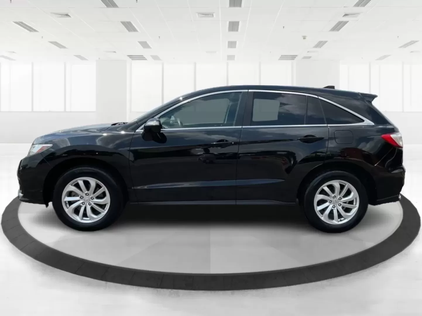 2018 Acura RDX AcuraWatch Plus Package (5J8TB4H34JL) with an 3.5L V-6 i-VTEC variable valve control engine, located at 401 Woodman Dr, Riverside, OH, 45431, (937) 908-9800, 39.760899, -84.123421 - **Elevate Your Commute and Family Adventures with the 2018 Acura RDX at Advantage Car and Credit!**<br /> <br /> Are you in search of a versatile vehicle that promises both comfort and style for your daily commutes or family escapades? Look no further than the stunning 2018 Acura RDX, available at A - Photo#5